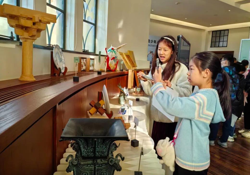 2025�ڶ����Ϻ�������aigc��������չ����ʿ�¹�ѧԺ��ַ��Ļ