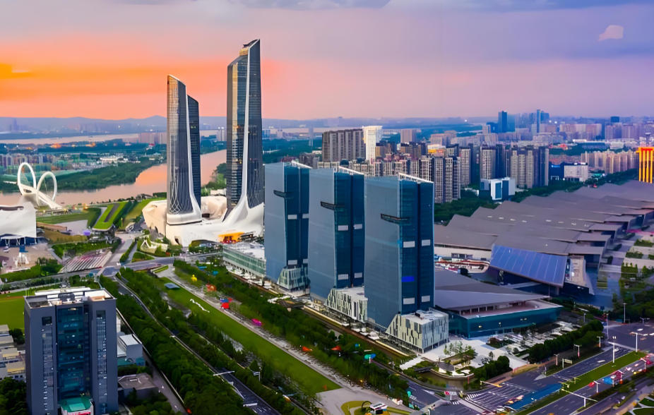 ��ǰ����һ���ʴ���չ�����Ͼ��н�������Ļ