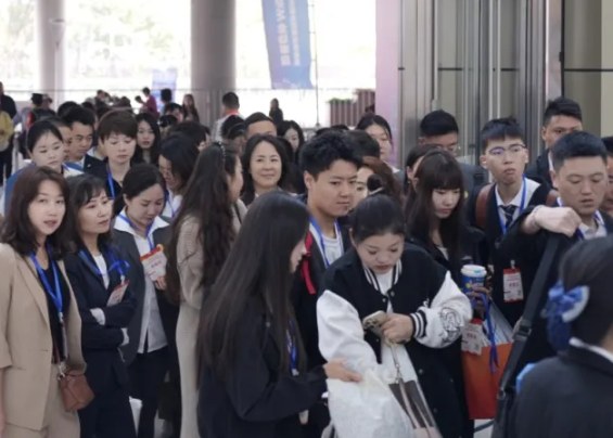 2025�ڶ�ʮ�߽��Ϻ����ʲ�ҵ���ײ�����