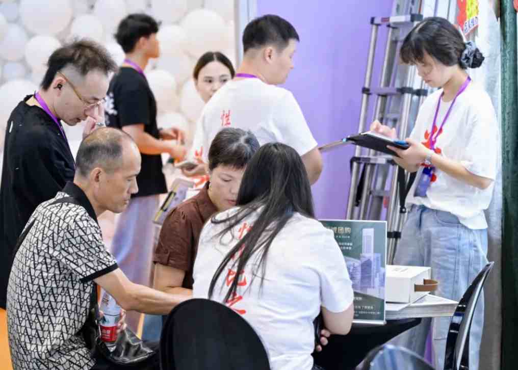 2026�й����ʲ�ҵ�÷�֯Ʒ����֯�첼չ����